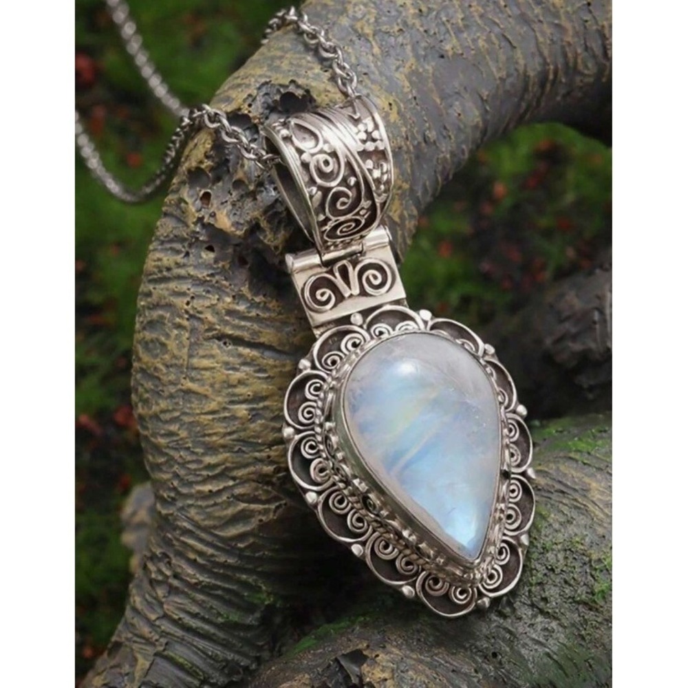 Vintage Sterling Silver Rainbow Moonstone Filigree Pear Pendant Necklace